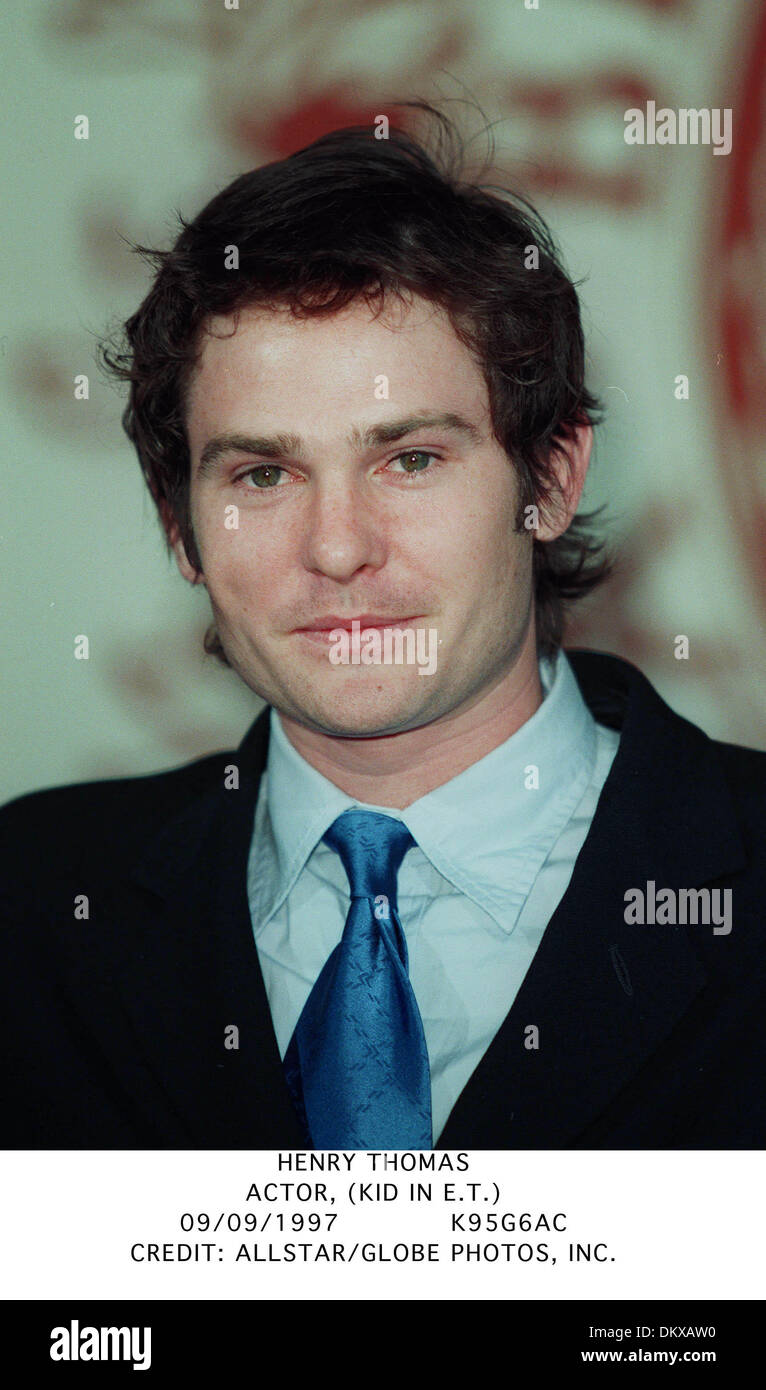 Henry thomas actor hi-res stock photography and images - Alamy