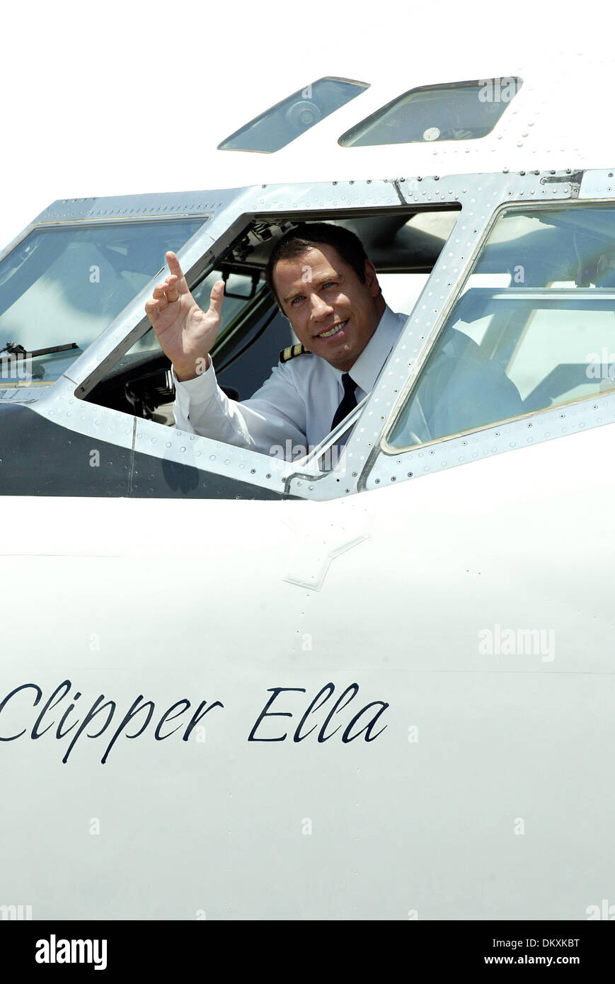 JOHN TRAVOLTA IN HIS 707 JET.ACTOR IN HIS JET PLANE COCKPIT.ES, USA.LOS ANGELES AIRPORT, LOS ANGEL.24/06/2002.LAB5398. Stock Photo