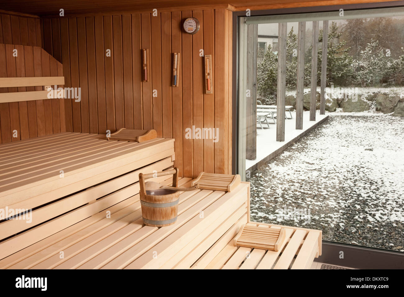 Krachtig stap in Geweldig Switzerland Europe bath bathing sauna indoor swimming pool wellness Well  beeing water health canton GR Graubünden Grisons Stock Photo - Alamy