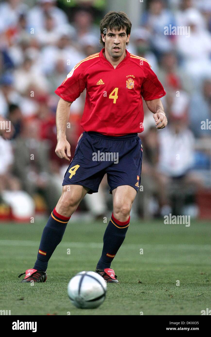 DAVID ALBELDA.SPAIN & VALENCIA CF.SPAIN V RUSSIA EURO 2004.FARO-LOULE, ALGARVE, PORTUGAL.12/06/2004.DIF23535.K47873.WORLD CUP PREVIEW 2006 Stock Photo