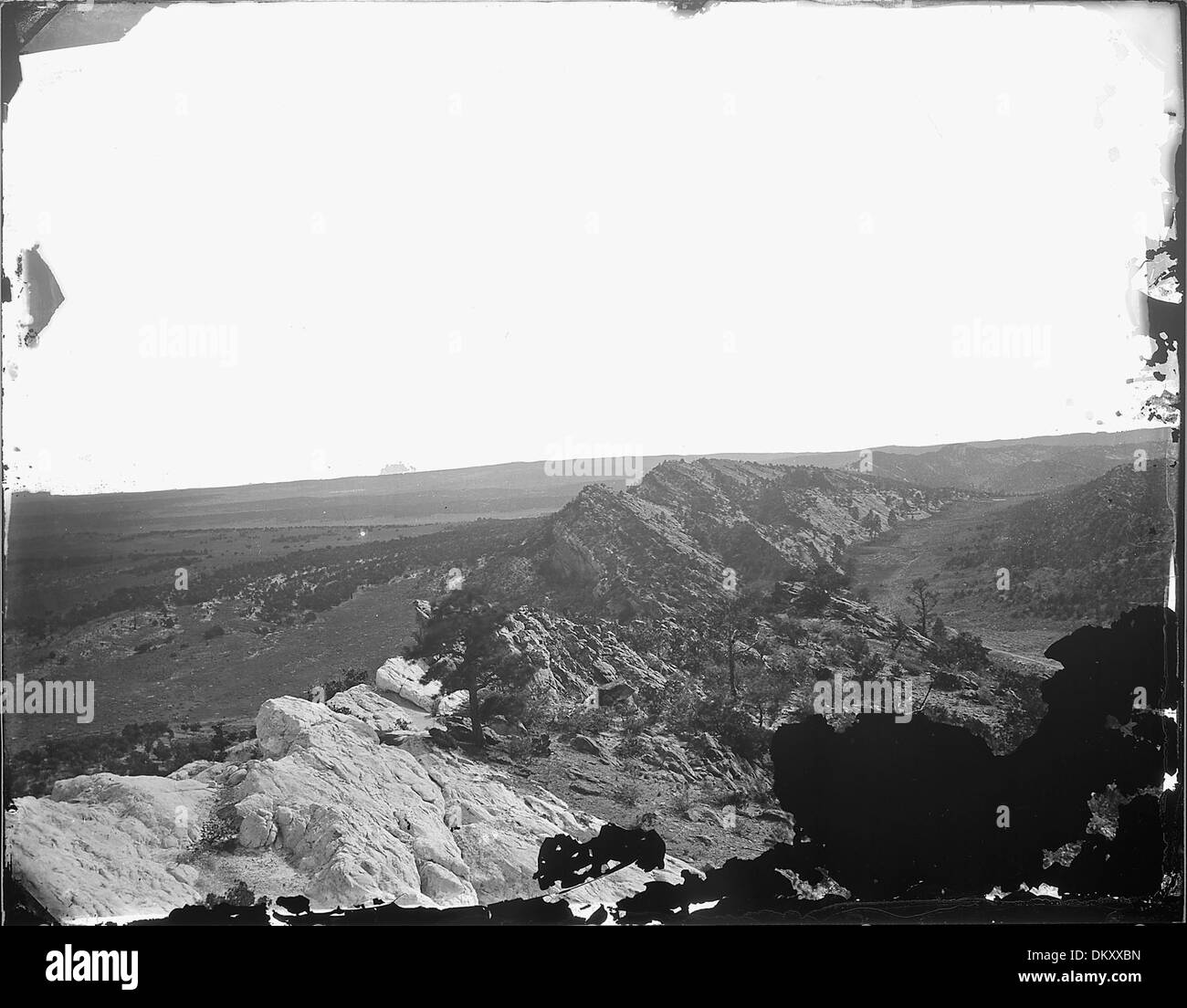 (Old No. 127) Looking north along the Cretaceous hogbacks of the north end of the Zuni Uplift, west of Fort Wingate... 517775 Stock Photo
