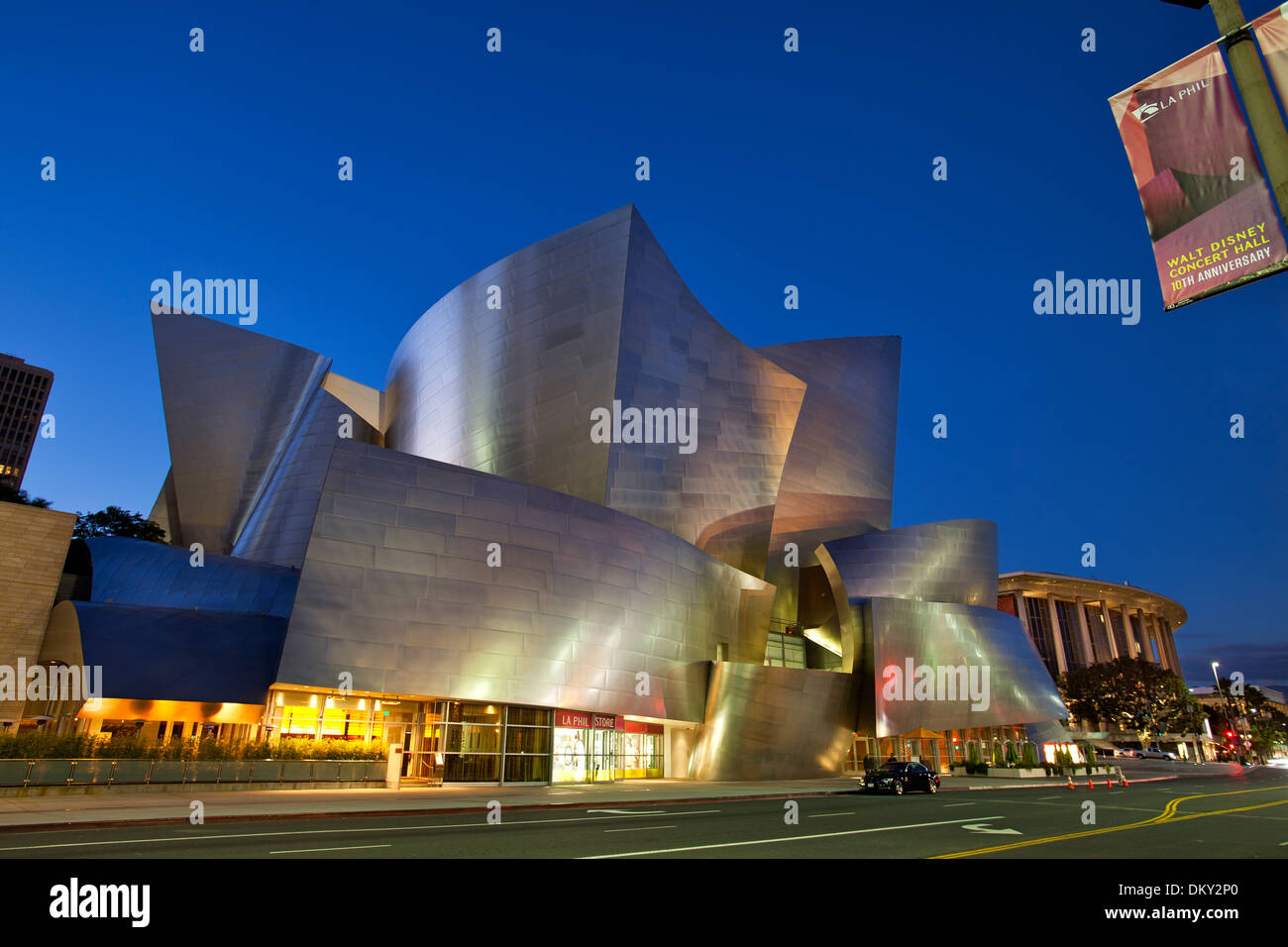 Walt Disney Concert Hall by Frank Gehry, Los Angeles Music Center, Grand Avenue, Downtown Los Angeles, California, USA Stock Photo