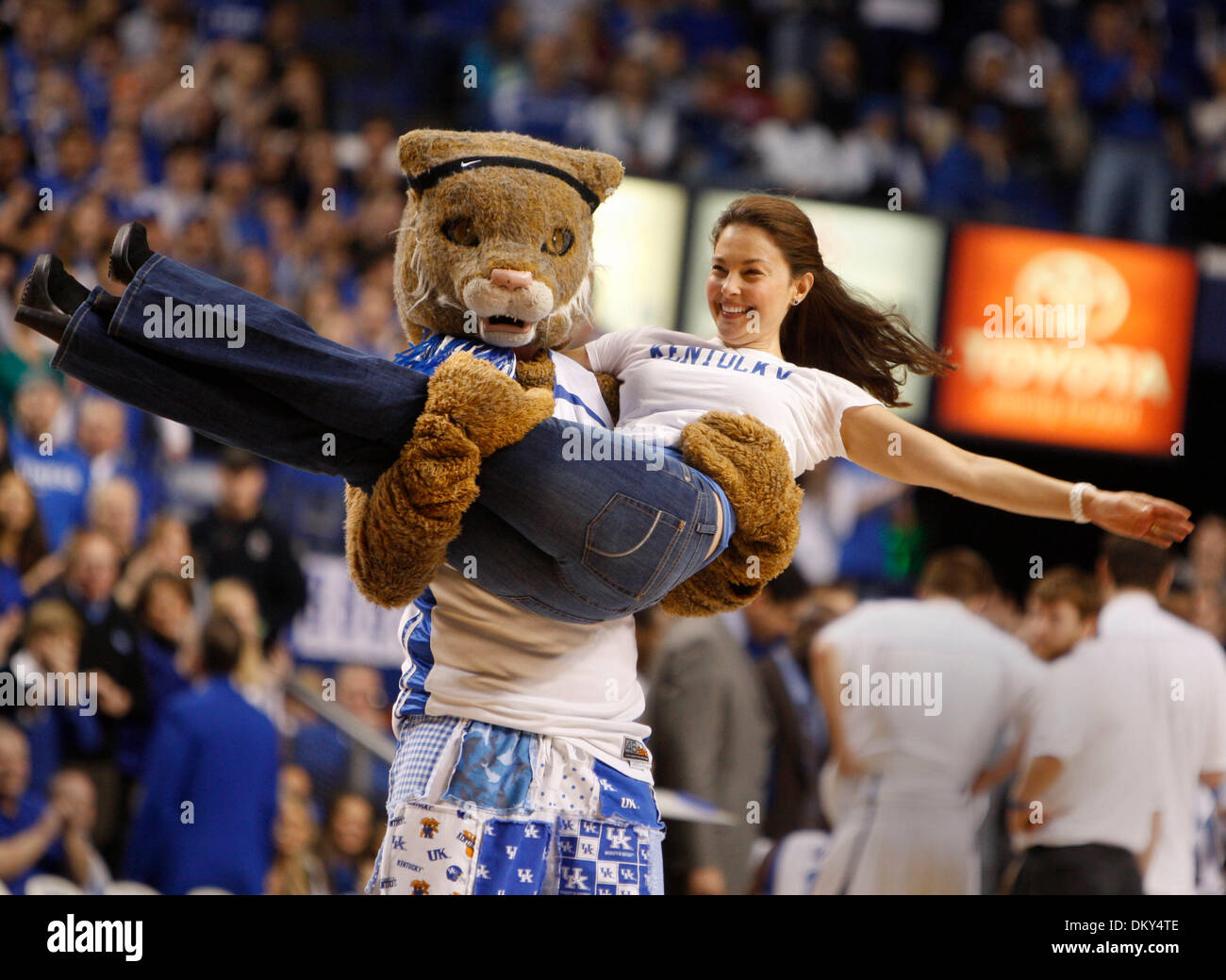 Jan. 08, 2010 - LEXINGTON, Kentucky, USA - Actress and UK alum Ashley Judd was spun around by the Wildcat after she formed the ''Y'' during a cheer in the second half of the Kentucky vs. Georgia basketball game on Saturday, Jan. 9, 2010 at Rupp Arena in Lexington, Ky.   Photo by David Perry | Staff  (Credit Image: © Lexington Herald-Leader/ZUMApress.com) Stock Photo