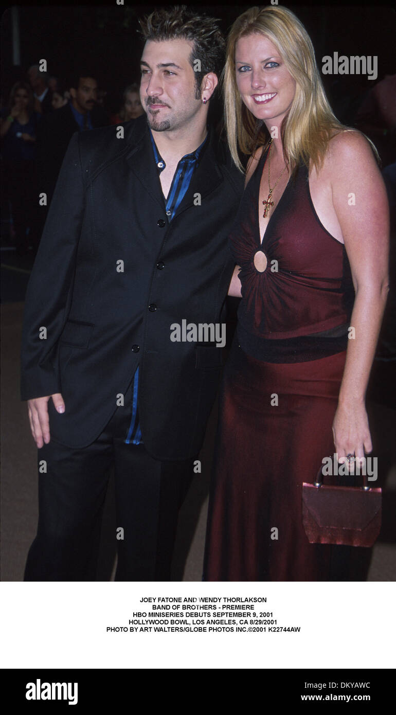 Aug. 30, 2001 - Los Angeles, CALIFORNIA, USA - JOEY FATONE AND WENDY THORLAKSON.BAND OF BROTHERS - PREMIERE.HBO MINISERIES DEBUTS SEPTEMBER 9, 2001.HOLLYWOOD BOWL, LOS ANGELES, CA 8/29/2001. ART WALTERS/   2001 K22744AW(Credit Image: © Globe Photos/ZUMAPRESS.com) Stock Photo