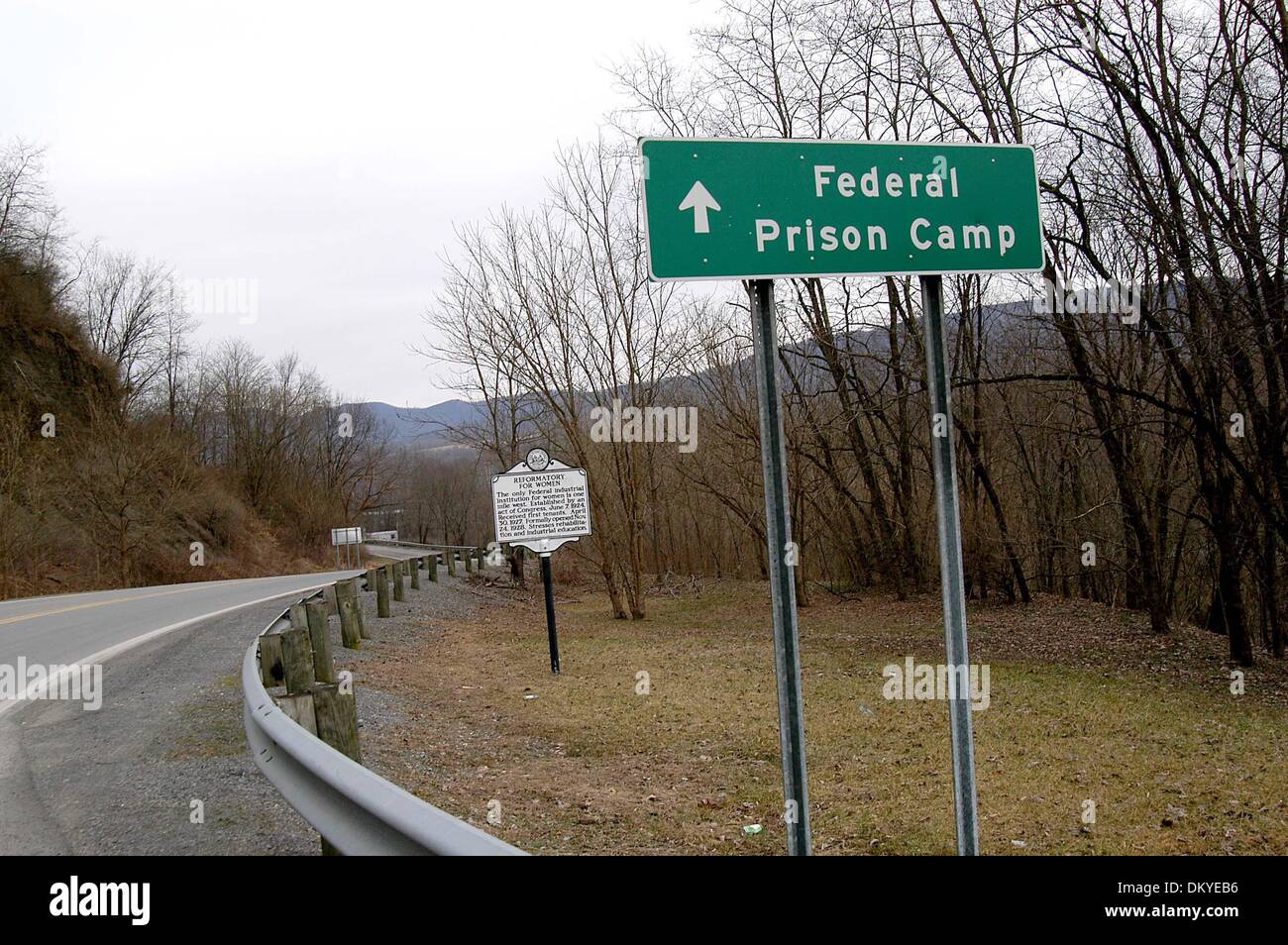 Jan. 6, 2002 - K41848AR.FAMILY AND FRIENDS VISIT MARTHA STEWART IN THE FEDERAL INDUSTRIAL INSTITUTION FOR WOMEN, PRISON IN ALDERSON , WEST VIRGINIA.02-19 , 20-2005. ANDREA RENAULT-   2005.***EXCLUSIVE*(Credit Image: © Globe Photos/ZUMAPRESS.com) Stock Photo