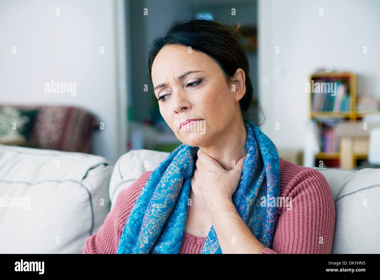 WOMAN WITH SORE THROAT Stock Photo Alamy
