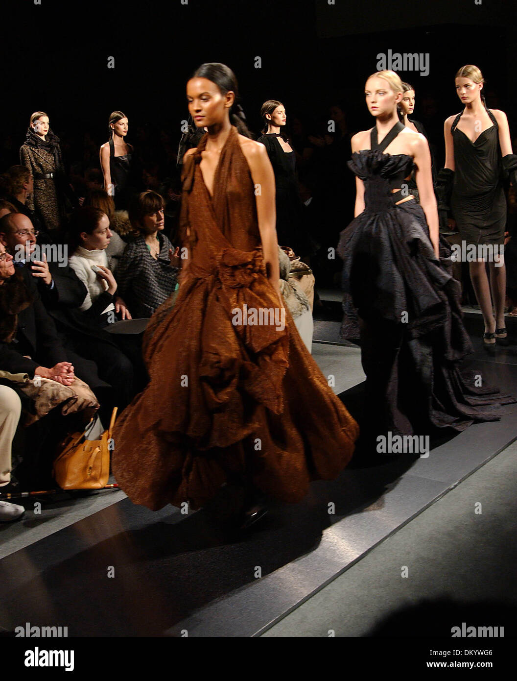 67,107 Donna Karan Runway Stock Photos, High-Res Pictures, and Images -  Getty Images