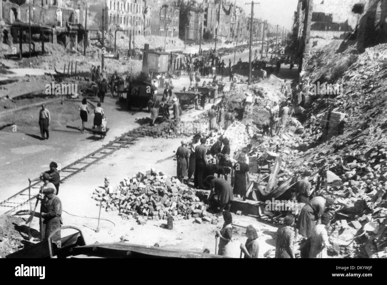 Women and men are pictured clearing the ruins in Berlin in May 1945. Fotoarchiv für Zeitgeschichte Stock Photo