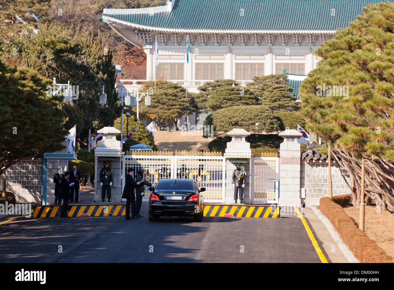 Main entrance of Cheongwadae (Blue House / Pavilion of Blue Tiles) - Seoul, South Korea Stock Photo