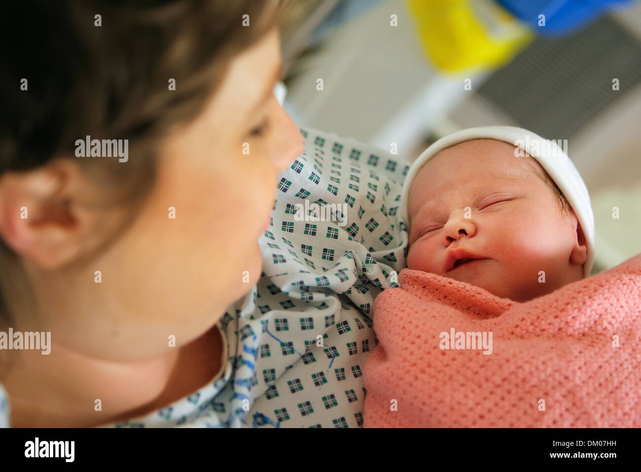 Newborn baby mother hospital hi-res stock photography and images - Alamy