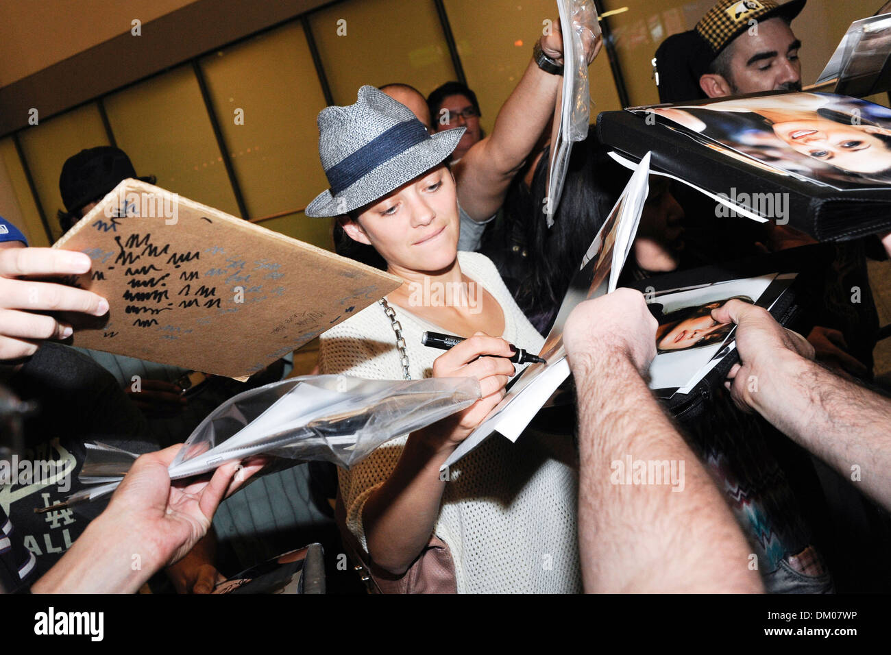 Marion Cotillard arriving at Toronto Pearson International Airport for ...