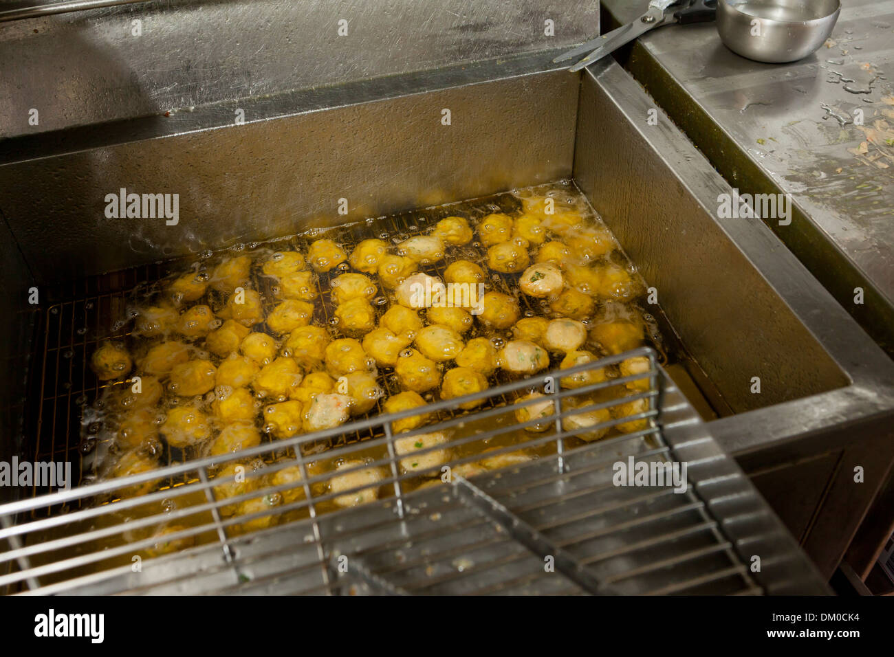 Fish cakes frying in oil - Seoul, South Korea Stock Photo