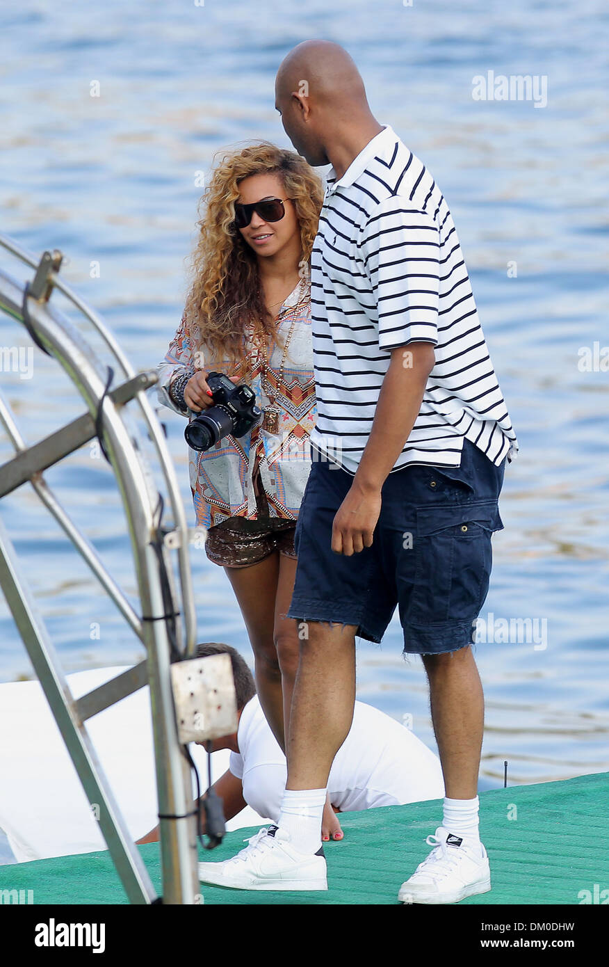 Beyonce heading Monte Carlo private beach club Cagnes-sur-Mer France ...