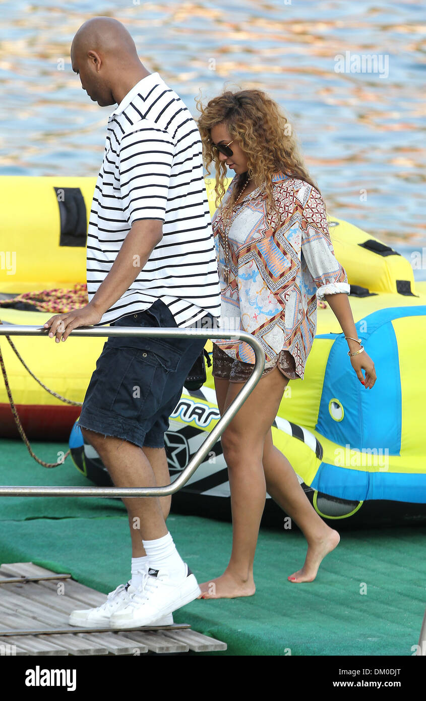 Beyonce heading Monte Carlo private beach club Cagnes-sur-Mer France ...