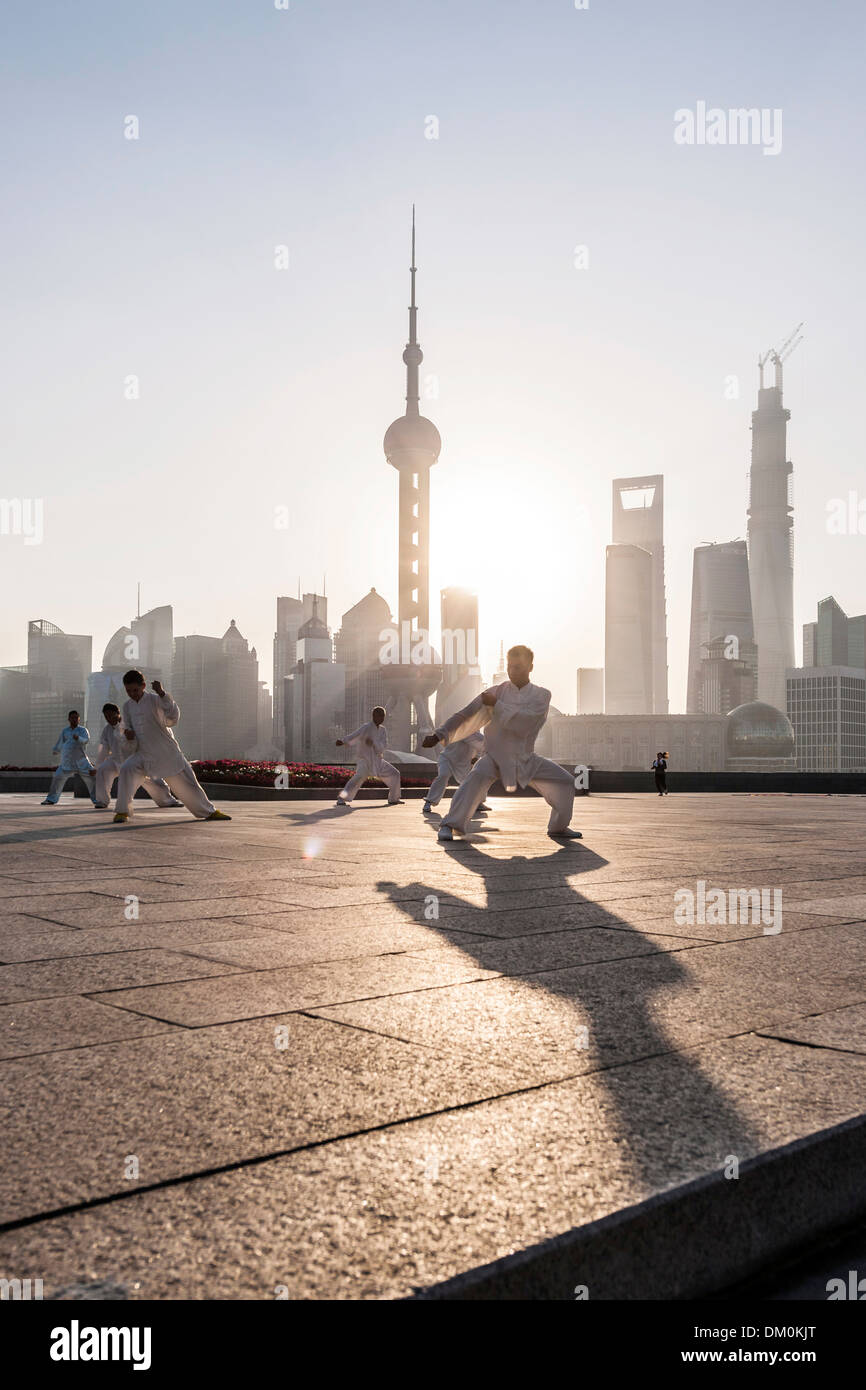 Tai Chi, promenade, the Bund, Shanghai, China Stock Photo - Alamy