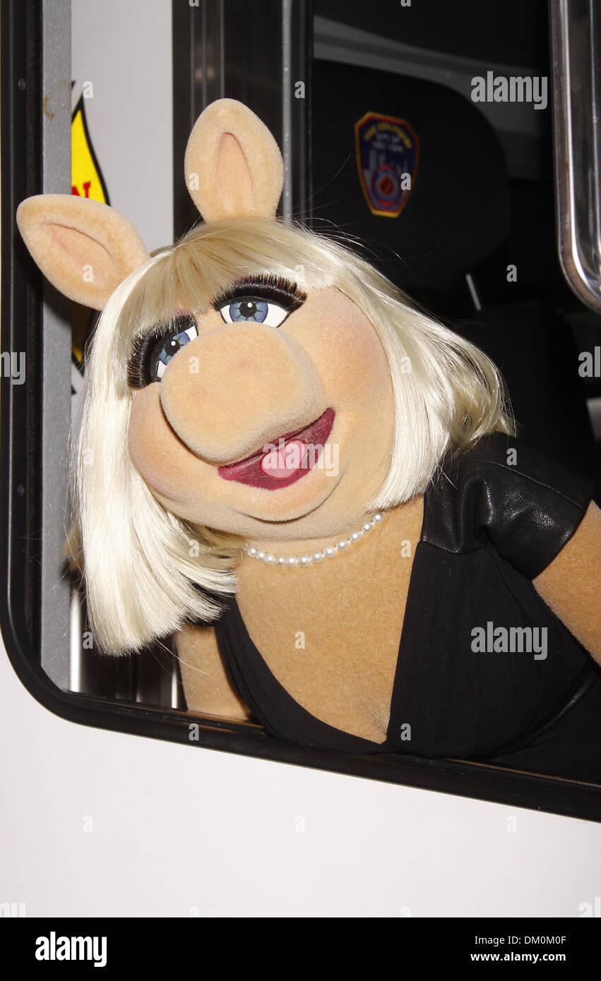 Miss Piggy Fashion's Night Out 2012 – Official FDNY 2013 Calendar of Heroes  - DKNY store Featuring: Miss Piggy Where: New York Stock Photo - Alamy