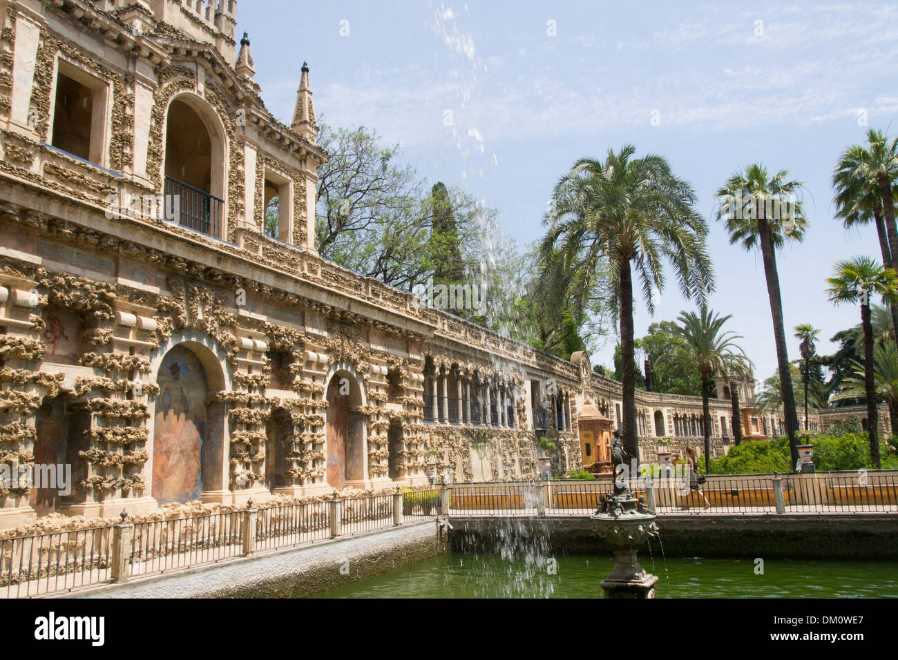 gardens-of-the-alcazar-royal-palace-seville-andalucia-spain-the-water-gardens-of-dorne-in-game-of-thrones-stock-photo-alamy