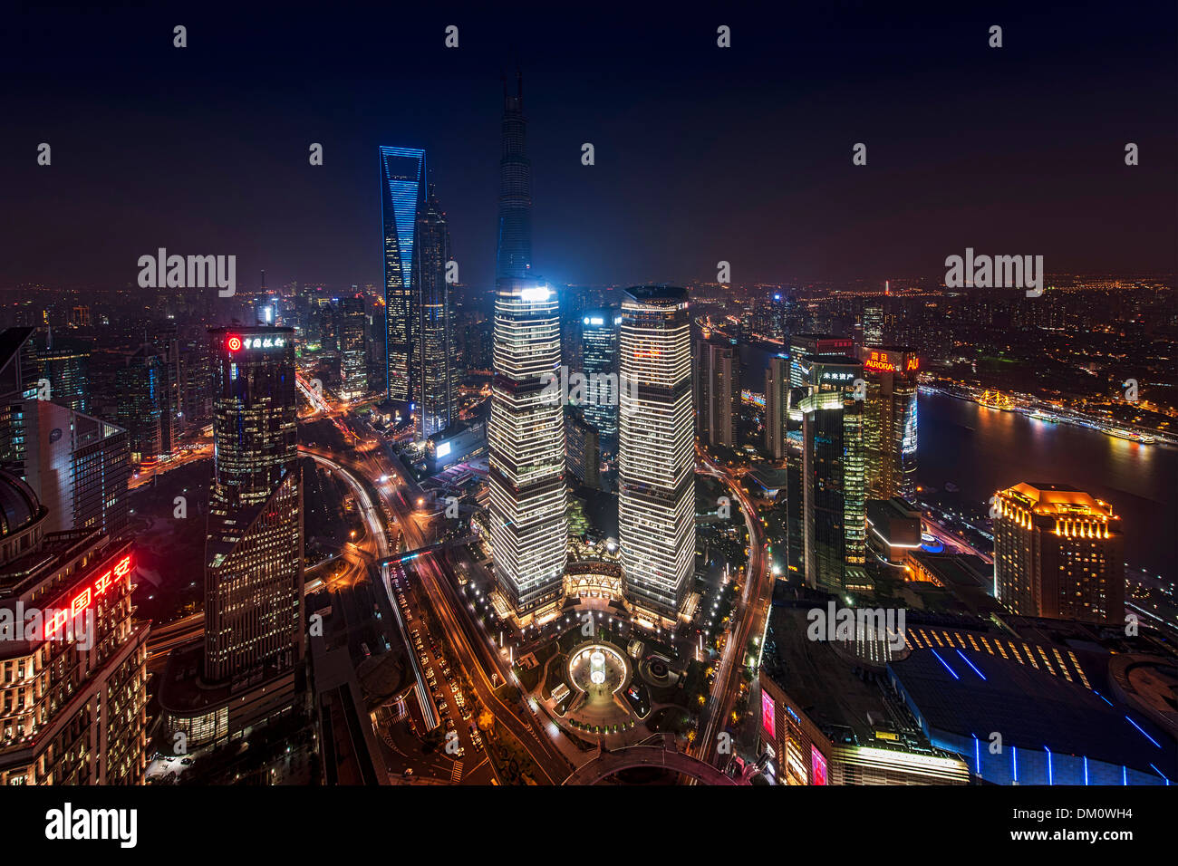 Cityscape, view of IFC, SWFC, Shanghai World Financial Center, Jin Mao Tower at night, Lujiazui, Pudong, Shanghai, China Stock Photo
