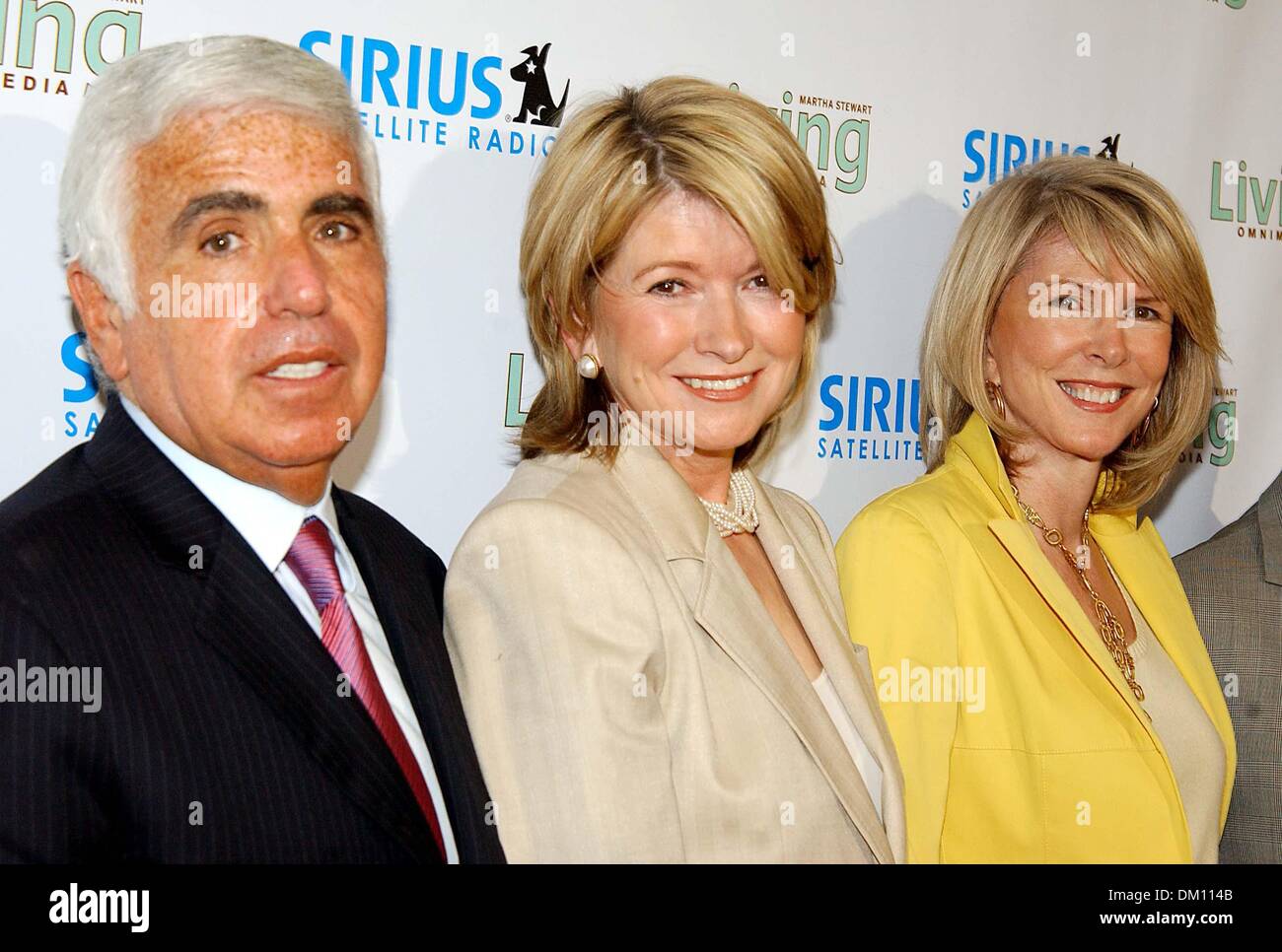 Sept. 7, 2001 - K42749AR.SIRIUS SATELLITE RADIO AND MARTHA STEWART LIVING OMNIMEDIA, INC, TODAY ANNOUNCED AN EXCLUSIVE FOUR YEAR AGREEMENT TO CREATE AND LAUNCH A '' MARTHA STEWART-BRANDED SATELLITE RADIO CHANNEL DEDICATED TO WOMEN'S LIFESTYLES '' IN NEW YORK CITY.4-18-2005. ANDREA RENAULT-   2005.MEL KARMAZIN , MARTHA STEWART AND SUSAN LYNE(Credit Image: © Globe Photos/ZUMAPRESS.co Stock Photo