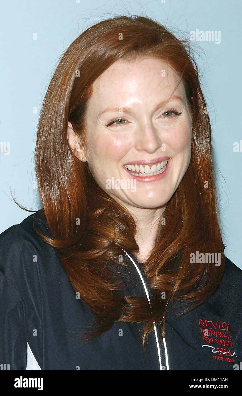 Revlon walk 2005 hi-res stock photography and images - Alamy