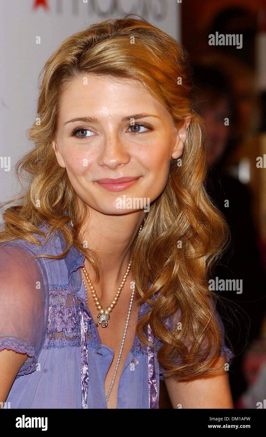 Mischa Barton 2001