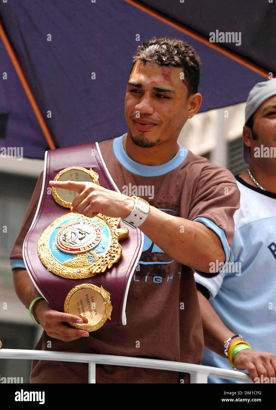 Apr. 28, 2002 - K43659AR.48TH ANNUAL PUERTO RICAN DAY PARADE 5T AVE, NEW YORK CITY  06-12-2005. ANDREA RENAULT-   MIGUEL COTTO(Credit Image: © Globe Photos/ZUMAPRESS.com) Stock Photo