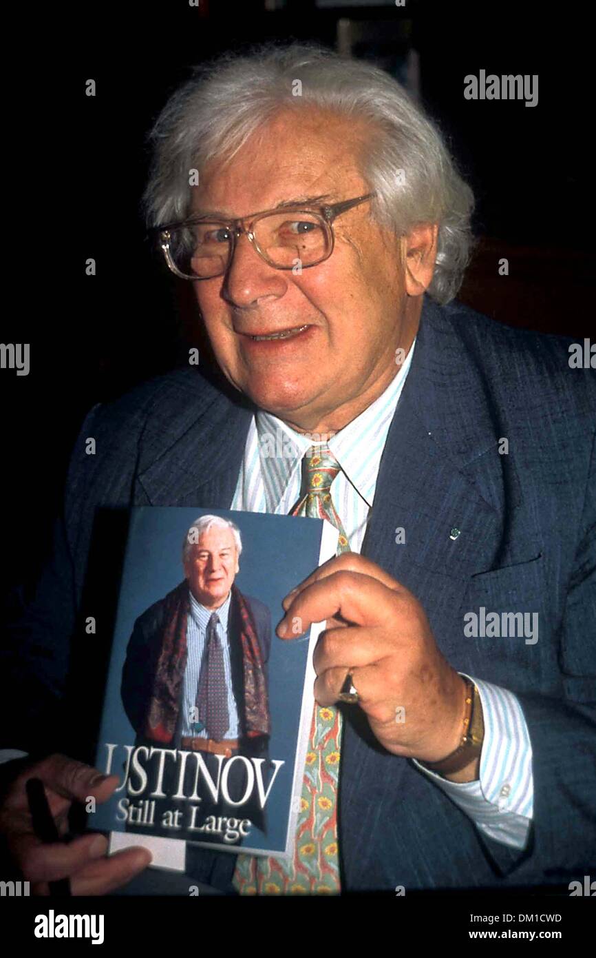 Apr. 20, 1995 - K1311AR.STILL AT LARGE BOOK SIGNING .04/20/1995. ANDREA RENAULT/    1995.PETER USTINOV.PTEREUSTINOVRETRO(Credit Image: © Globe Photos/ZUMAPRESS.com) Stock Photo