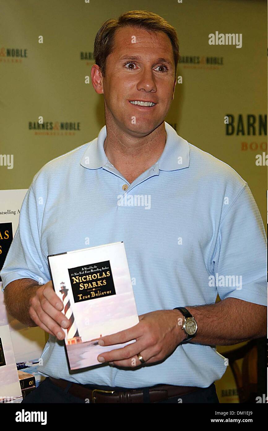 Nicholas September Sept. 8, 2001 - K42968AR.NICHOLAS SPARKS BOOK SIGNING AT BARNES AND ...