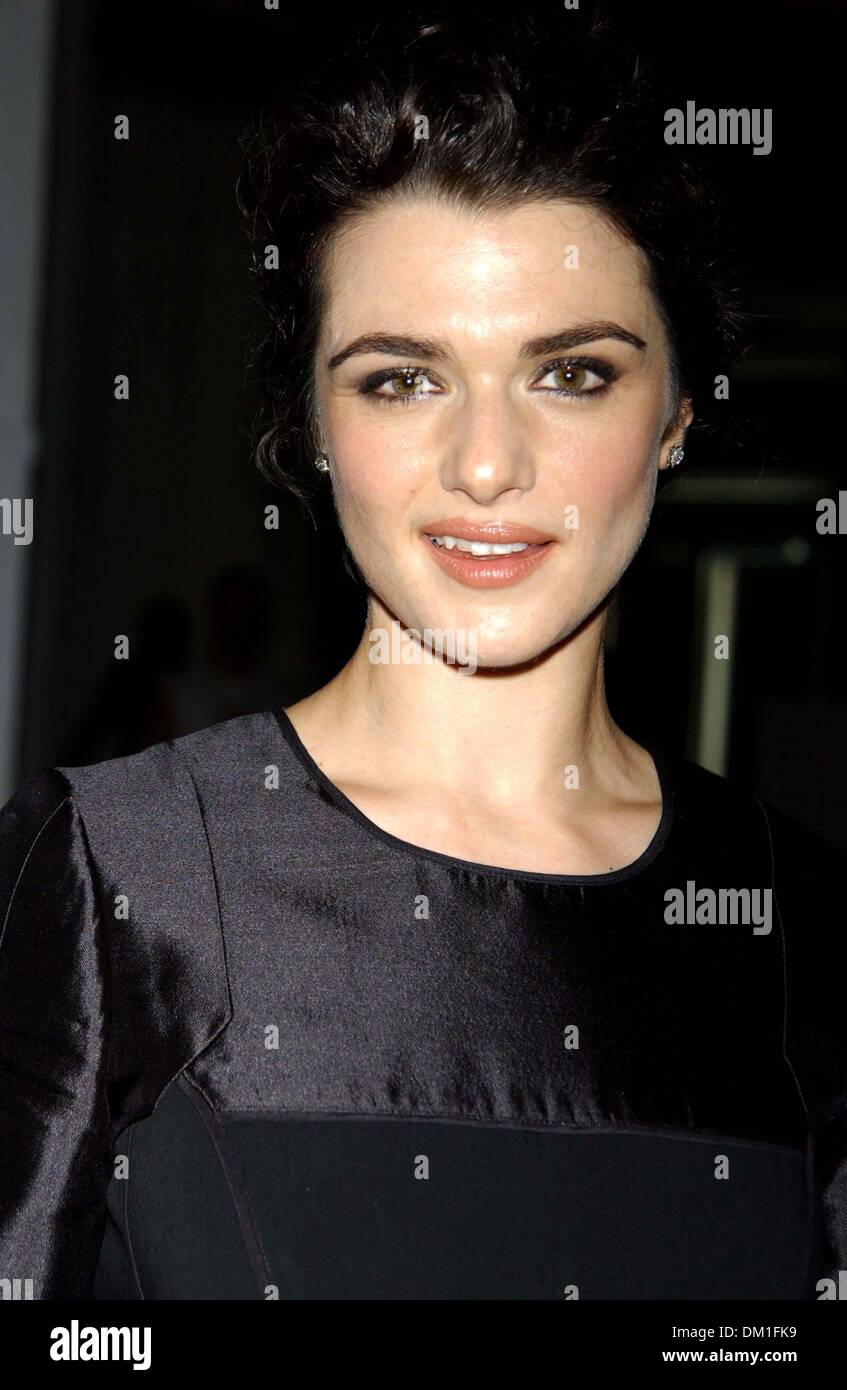 Feb. 3, 2002 - K45067AR.OLYMPUS SPRING FASHION WEEK 2006: NARCISO RODRIGUEZ SPRING COLLECTION ( CELEBS ) AT EXIT ART IN NEW YORK CITY  09-13-2005. ANDREA RENAULT-   RACHEL WEISZ(Credit Image: © Globe Photos/ZUMAPRESS.com) Stock Photo
