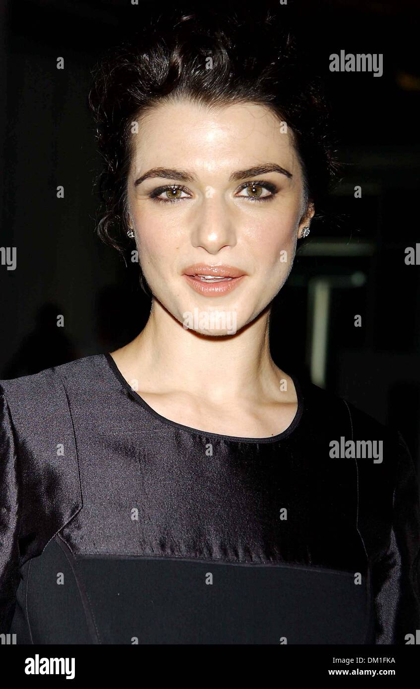Feb. 3, 2002 - K45067AR.OLYMPUS SPRING FASHION WEEK 2006: NARCISO RODRIGUEZ SPRING COLLECTION ( CELEBS ) AT EXIT ART IN NEW YORK CITY  09-13-2005. ANDREA RENAULT-   RACHEL WEISZ(Credit Image: © Globe Photos/ZUMAPRESS.com) Stock Photo
