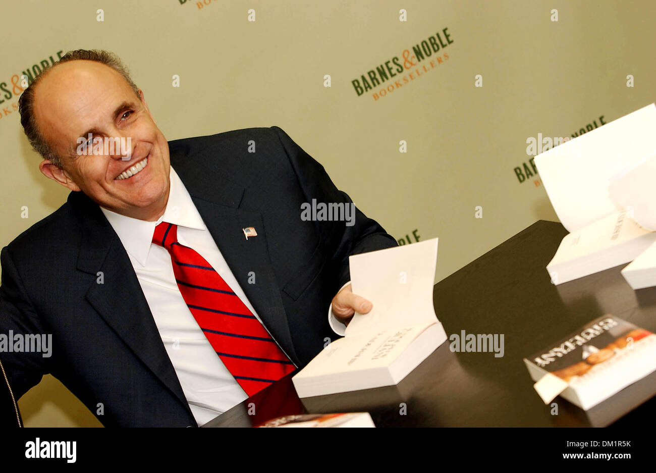 June 4 2001 K41091ar Rudy Giuliani Signs His Stock Photo