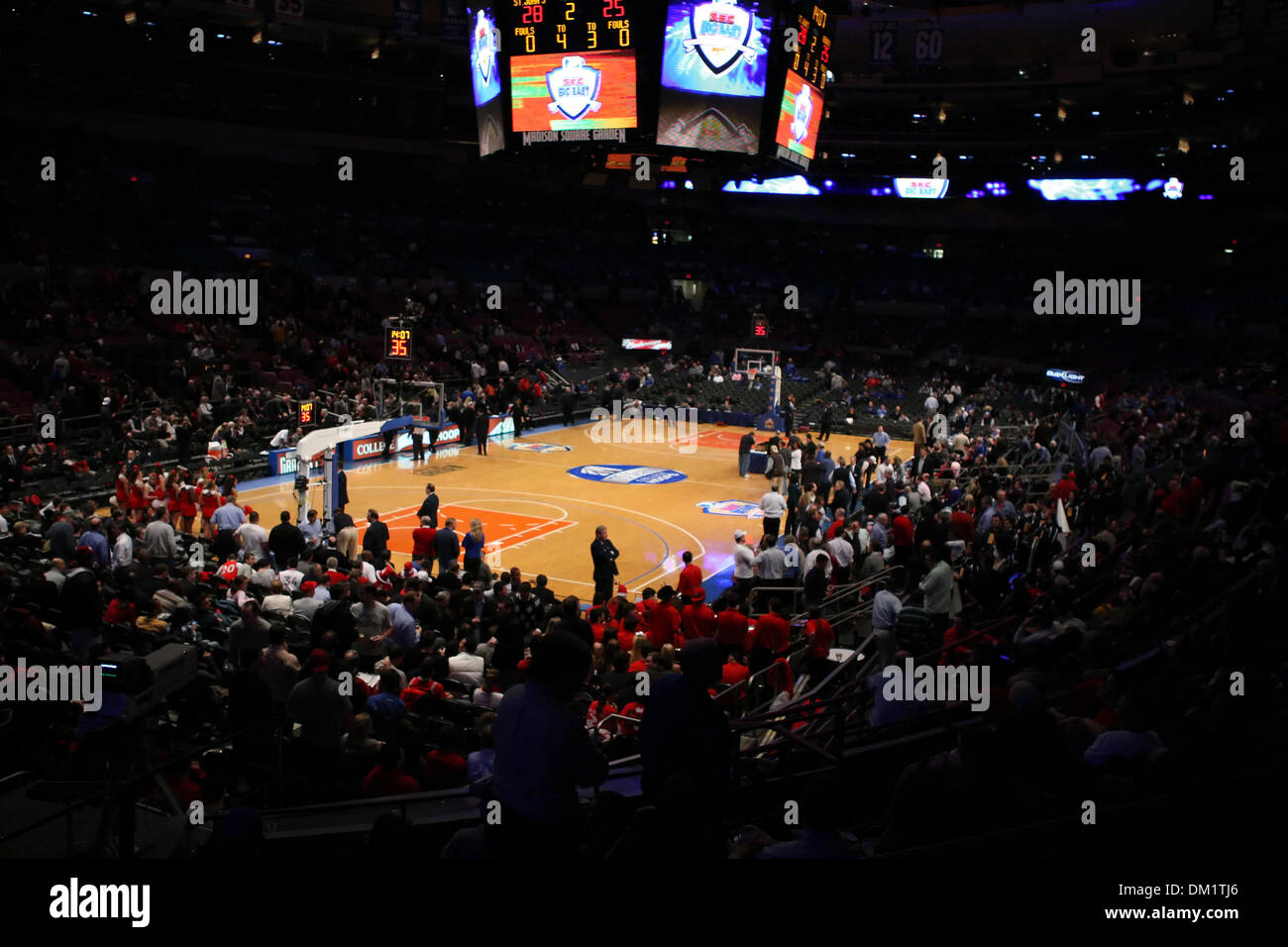 Madison Square Garden St Johns Defeated Georgia 66 56 At The
