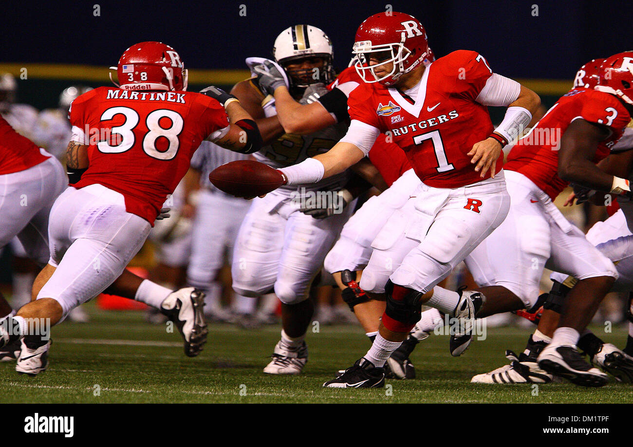 Rutgers quarterback Tom Savage 7 hands the ball off to Rutgers