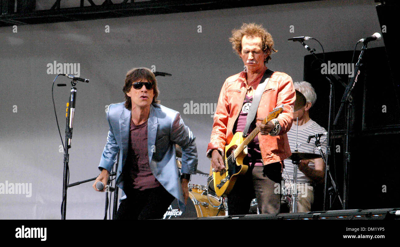 Mar. 26, 2002 - K43112AR.ROLLING STONES PRESS CONFERENCE TO ANNOUNCE THE  UPCOMING, ''ROLLING STONES ON STAGE'' WORLD TOUR. LINCOLN CENTER, NEW YORK  CITY. 05-10-2005. ANDREA RENAULT- 2005.MICK JAGGER AND KEITH  RICHARDS(Credit Image: ©