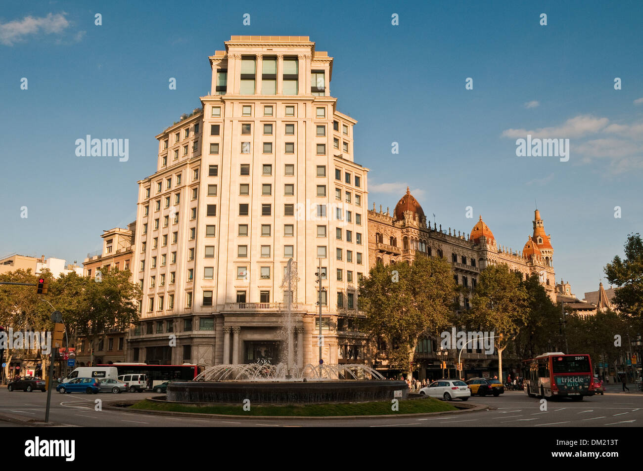 Zara building in Passeig de Gracia, Barcelona, Catalonia, Spain Stock Photo  - Alamy