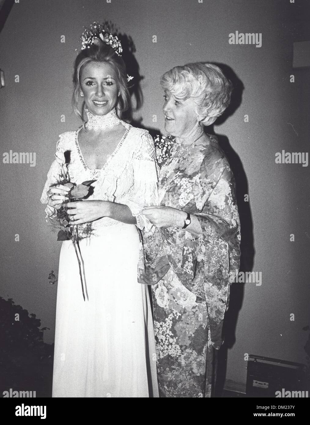 SUZANNE SOMERS with mother during her wedding.Supplied by Photos, inc.(Credit Image: © Supplied By Globe Photos, Inc/Globe Photos/ZUMAPRESS.com) Stock Photo