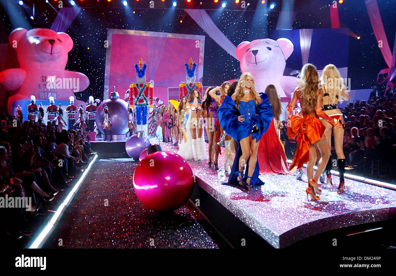 10,655 Victorias Secret Angel Stock Photos, High-Res Pictures, and Images -  Getty Images