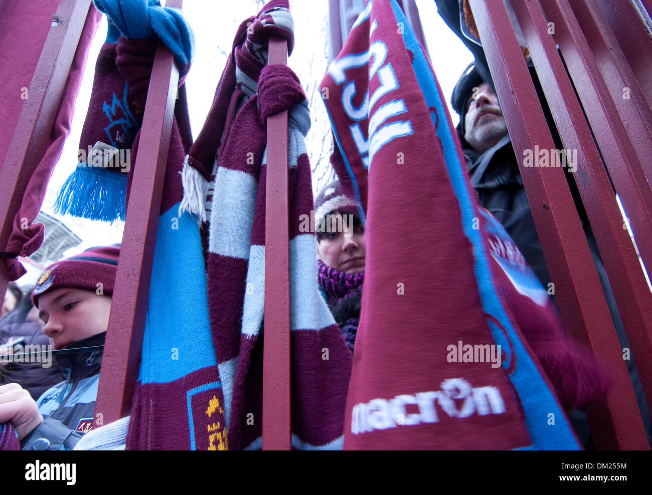 football fans tie claret and blue scarfs to the gates of upton park during the 20th anniversary of the death of Bobby Moore Stock Photo