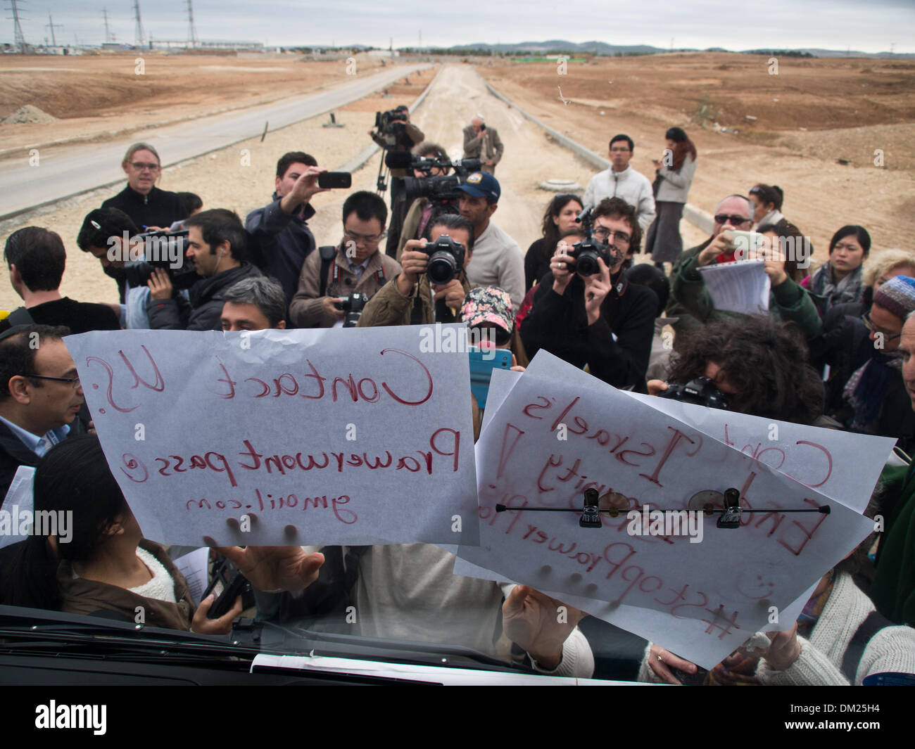 Northern Negev, Israel. 10th Dec, 2013. An impromptu demonstration breaks out protesting government's Prawer-Begin Plan on the outskirts of Rahat, the first and only Bedouin city in the world. Rahat, Israel. 10-Dec-2013.  Israel's Prime Minister's Office pushes forward the Legislation for the Arrangement of Bedouin Settlement in the Negev following a first reading in the Knesset and despite widespread controversy and violent demonstrations over past weeks. Credit:  Nir Alon/Alamy Live News Stock Photo