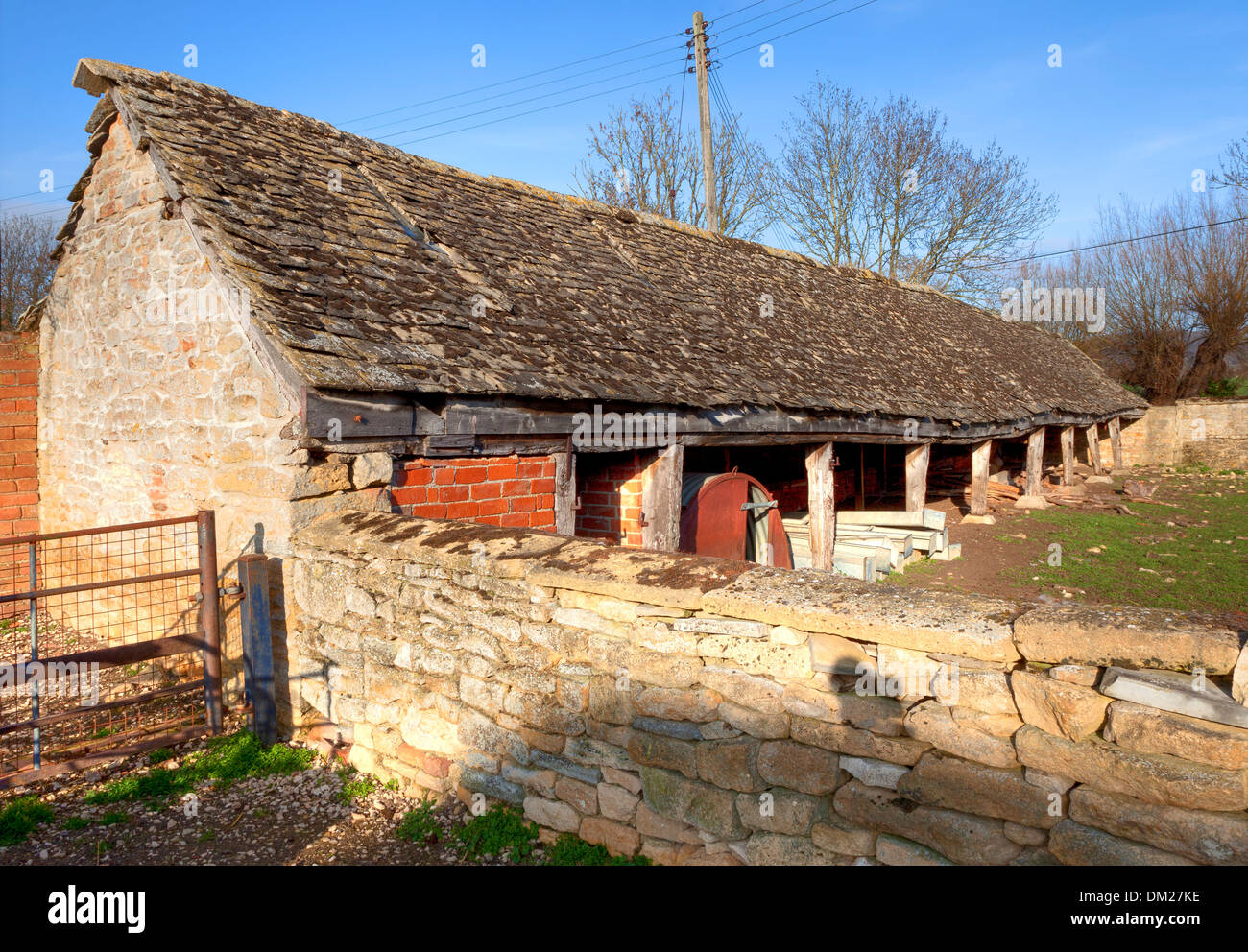 Traditional Cotswold sheltershed, Gloucestershire, England. Stock Photo