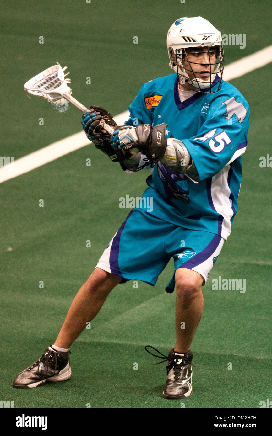 Rochester Knighthawks forward Sean Evans (15) prepares to take a shot