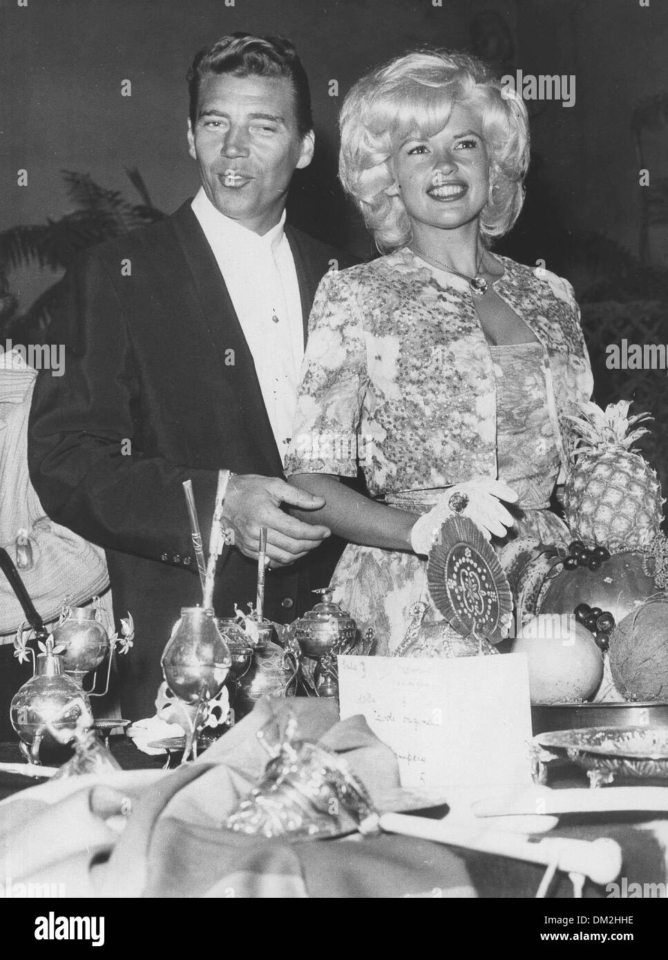 Sept. 16, 1962 - JAYNE MANSFIELD with husband Mickey Hargitay.1962.(Credit Image: © Globe Photos/ZUMAPRESS.com) Stock Photo