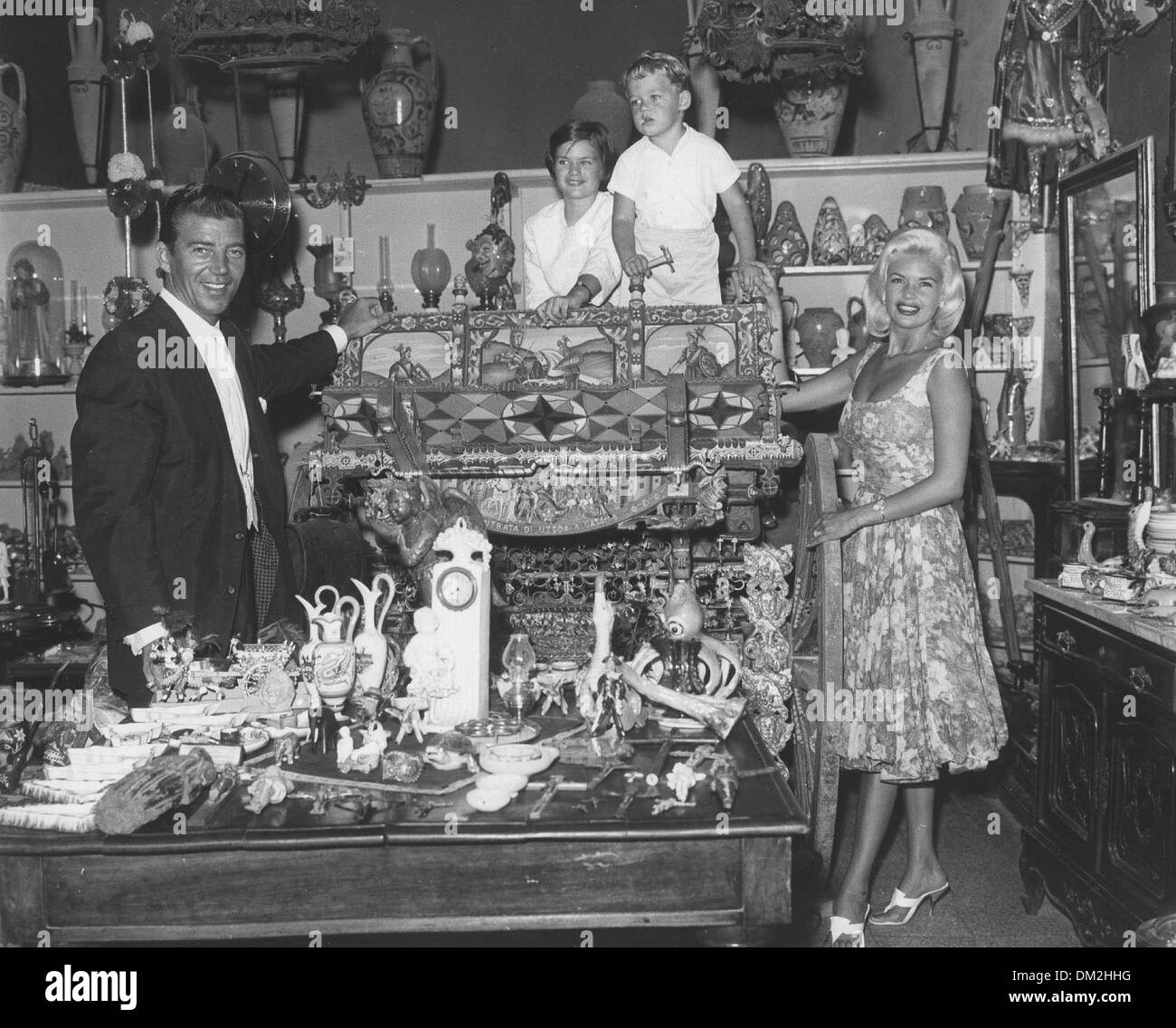Sept. 16, 1962 - JAYNE MANSFIELD with husband Mickey Hargitay.1962.(Credit Image: © Globe Photos/ZUMAPRESS.com) Stock Photo