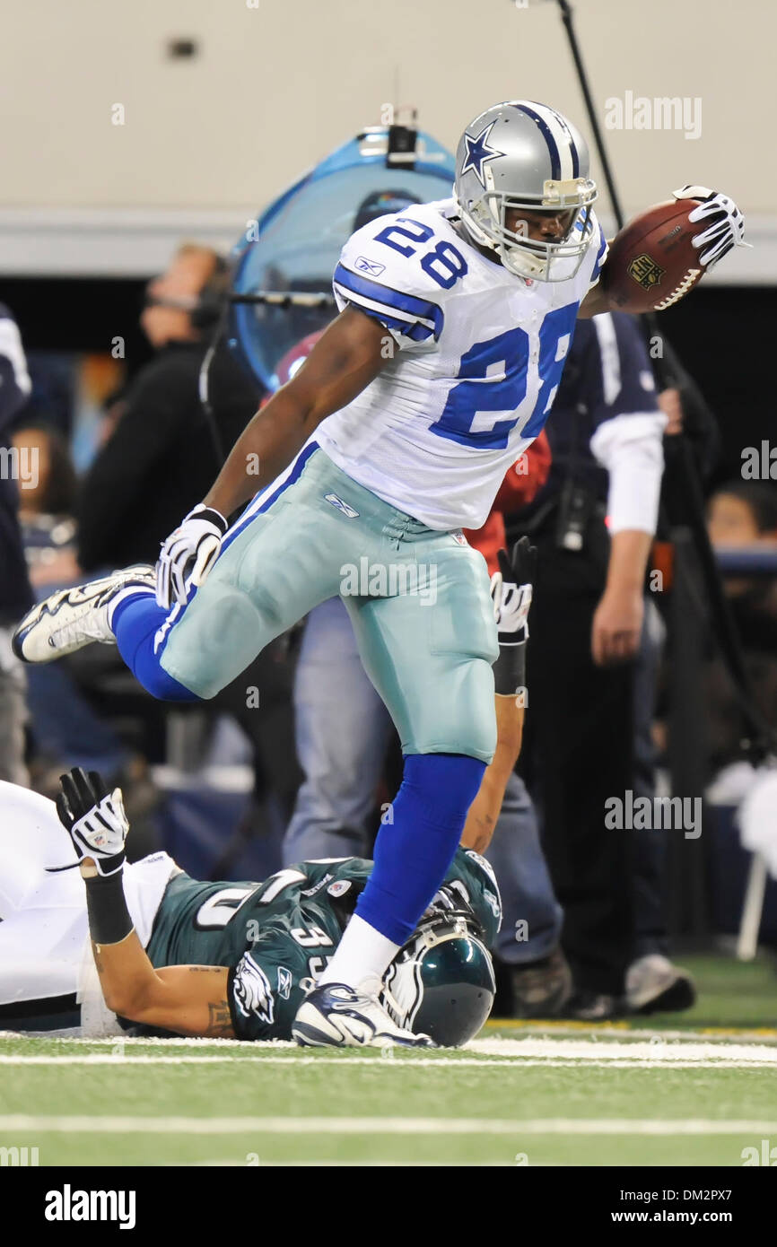 Dallas Cowboys running back Felix Jones (28) bursts up the middle in first  half action in the NFL - NFC Playoffs football game between the  Philadelphia Eagles and Dallas Cowboys at Cowboys