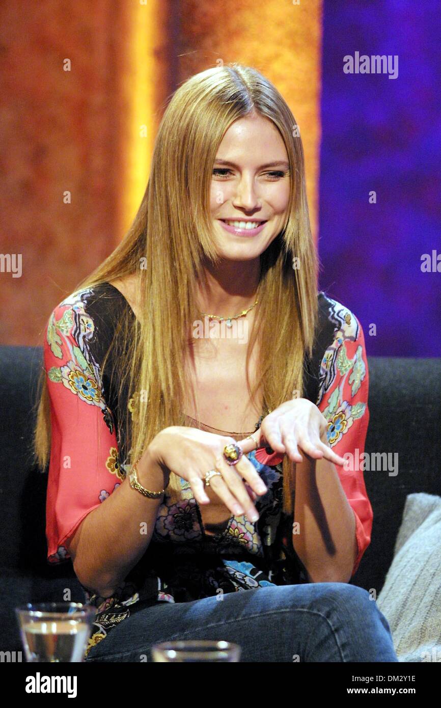 Nov. 12, 2002 - London, Great Britain - Â©ELLIS O'BRIEN/ linkUK    12/11/02.''EXCLUSIVE''.''FRANK SKINNER SHOW'' -SHOW 10 -ITV.HEIDI KLUM .K27201  LINKUK/(Credit Image: © Globe Photos/ZUMAPRESS.com) Stock Photo