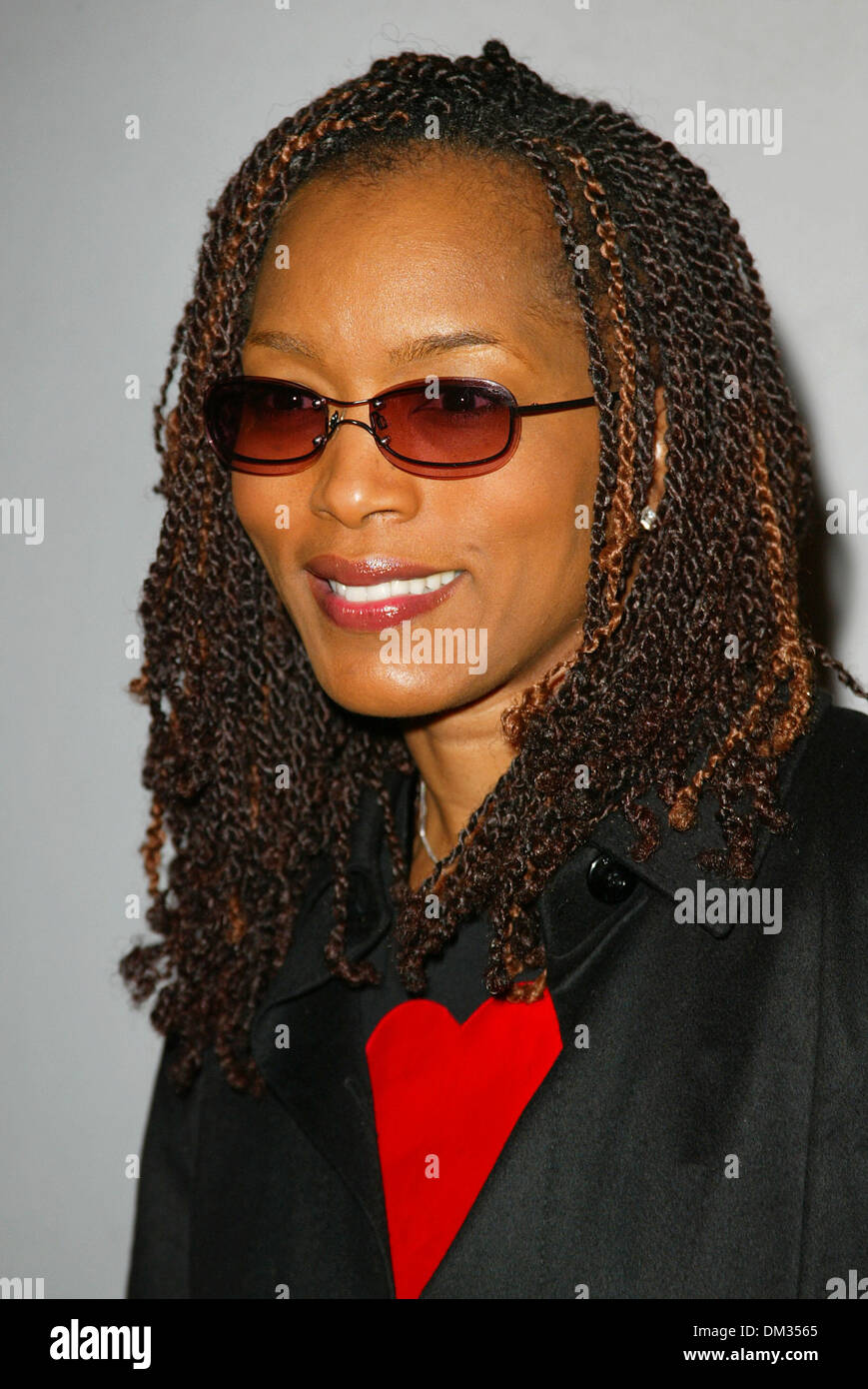 Feb. 22, 2002 - Los Angeles, CALIFORNIA - THE ROSA PARKS STORY PREMIERE.AT THE HARMONY GOLD THEATER LOS ANGELES CA..ANGELA BASSETT. FITZROY BARRETT /    2-22-2002        K24178FB         (D)(Credit Image: © Globe Photos/ZUMAPRESS.com) Stock Photo