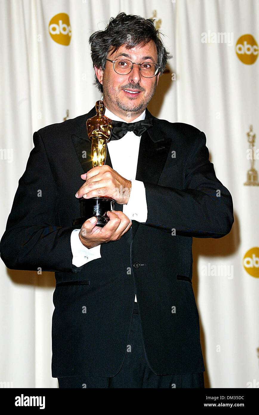 Andrew Lesnie with Oscar for achievement in cinematography for The Lord of the  Rings: The Fellowship of the Ring, at the 74th Annual Academy Awards at the  Kodak Theatre in Hollywood Sunday