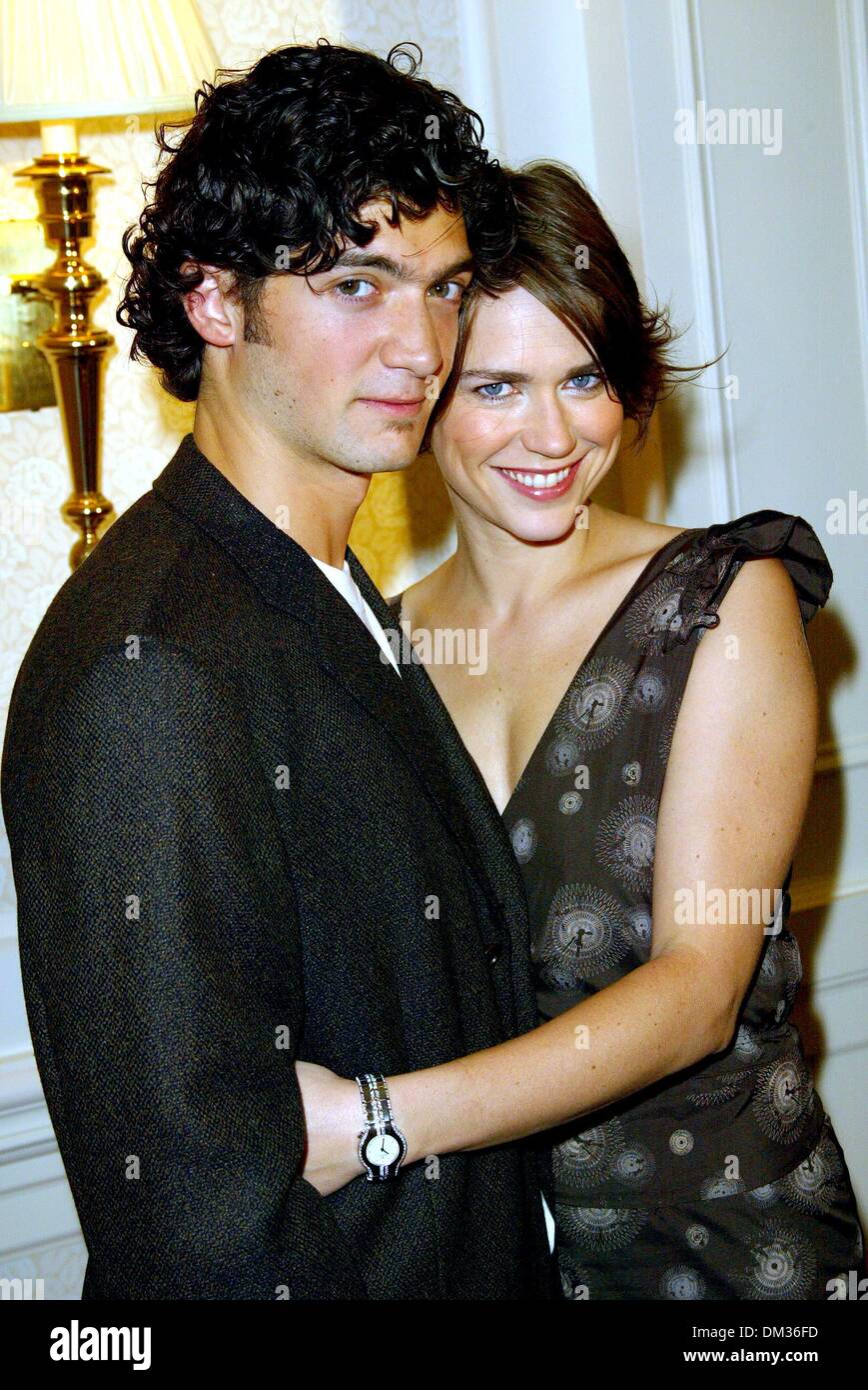 Marie josee croze david alpay 2002 hi res stock photography and images Alamy