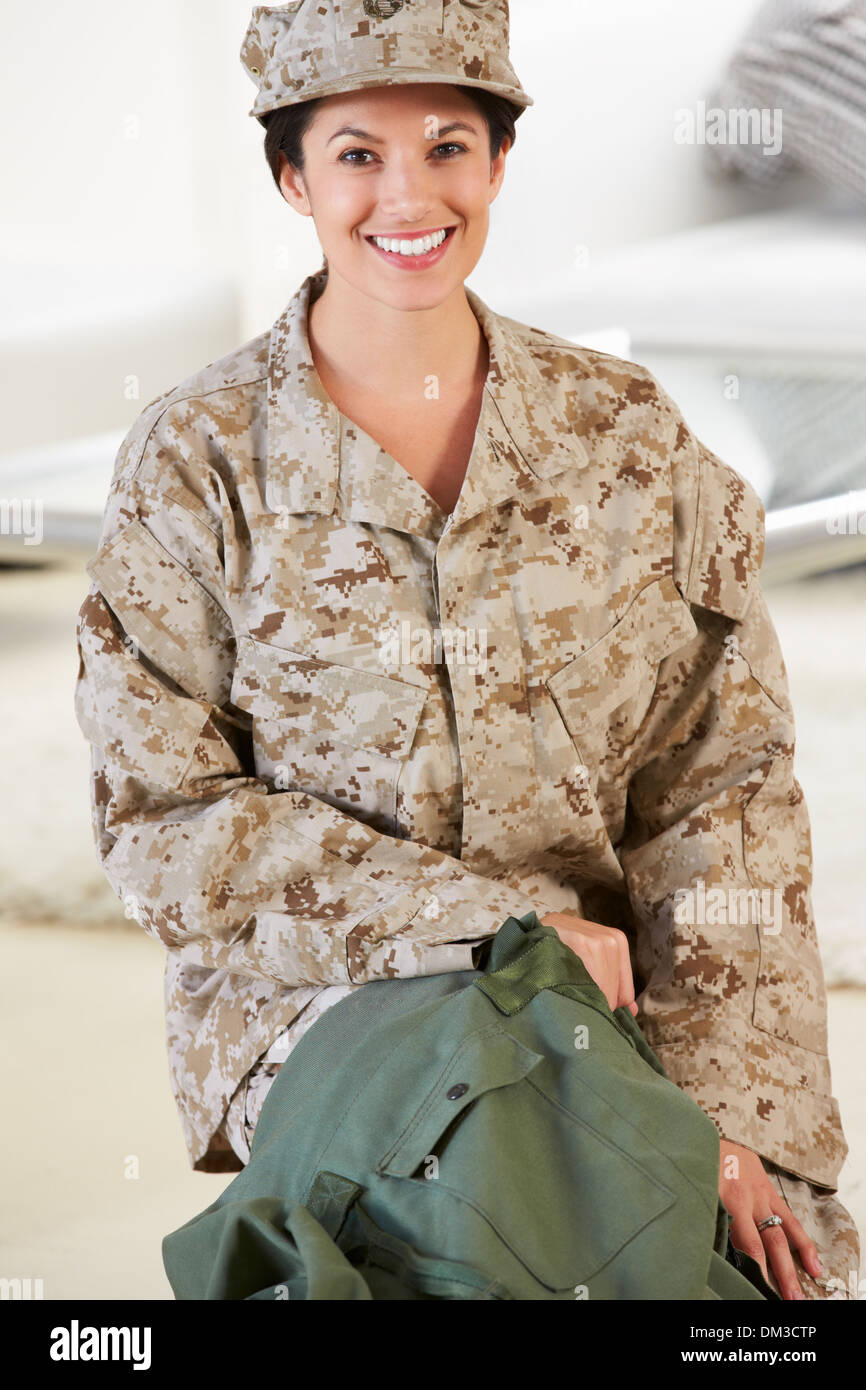 Female Soldier With Kit Bag Home For Leave Stock Photo