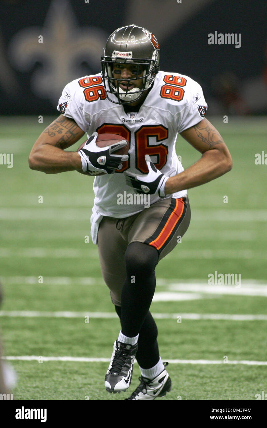 27 December 2009: Buccaneers tight end Jerramy Stevens (86) runs the ball  during game action between the Tampa Bay Buccaneers and the New Orleans  Saints at the Louisiana Superdome in New Orleans,